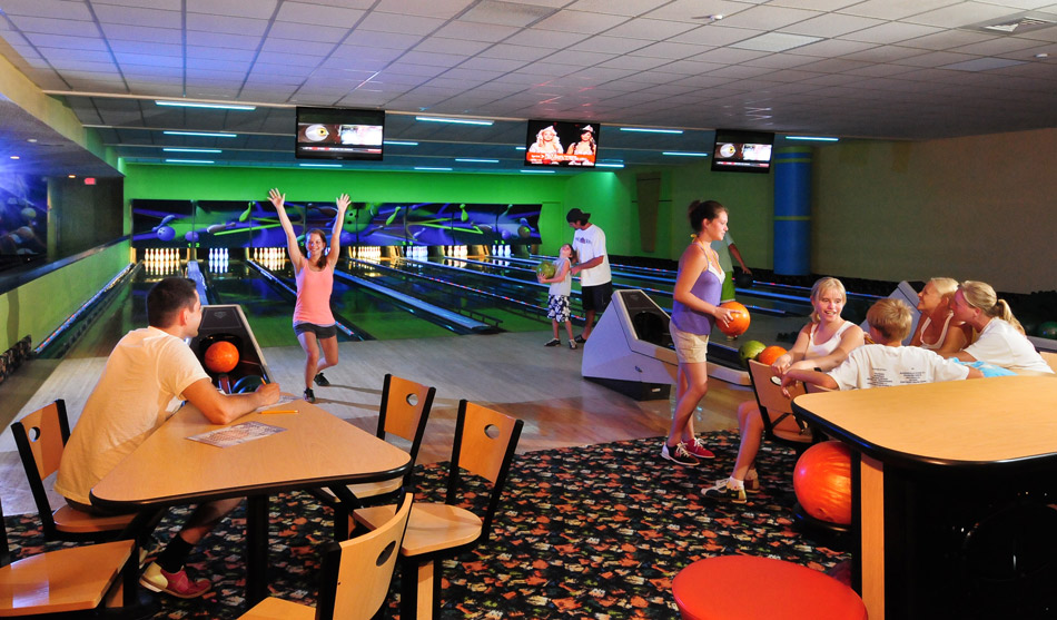 myrtle beach hotel with bowling alley